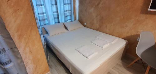 Bijou apartment - image 7