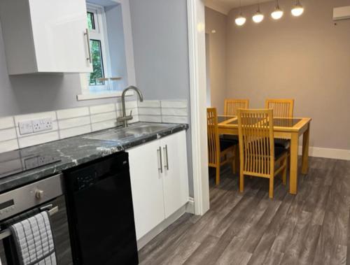 Kitchen, BlaydonBurn - Sleeps 4 5 - Parking - HotTub - Yard in Blaydon
