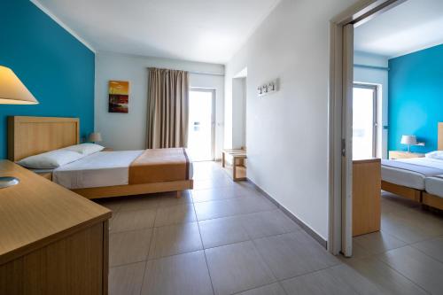 Elena Beach Hotel - image 11