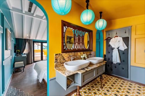 room detail thumbnail 2