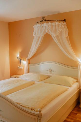 Schlössl Hotel Kindl - image 4