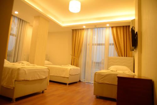4 twin beds