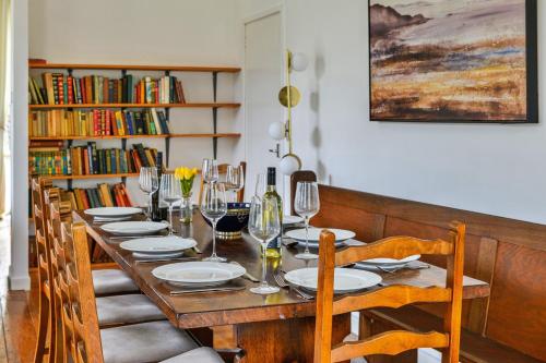 設施, Finest Retreats - Luxury Converted Chapel with Hot Tub & Games Room in 達尼斯茂德維