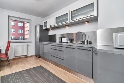 Apartament Spiżowa z Balkonem Wrocław by Noclegi Renters, Wrocław (photo 6)