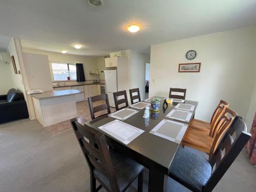Perfect for Large Group-Near Redwood Forest in ลินมอร์