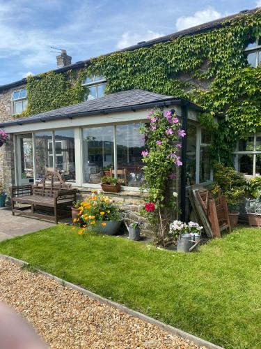 Chapel Cottage Clitheroe Road - main image