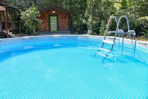 2 bedrooms, 3 beds