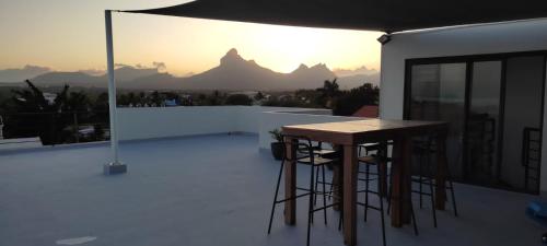 Superbe appartement avec vue mer et montagnes.