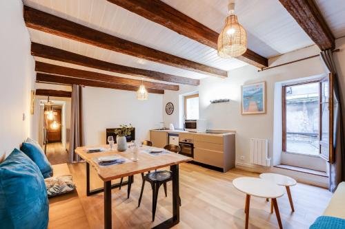 Le Paquier 7 - 2 rooms in the heart of the Old Town 150m from the Lake