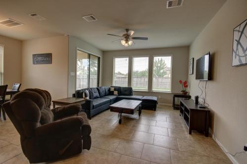 Affordable 3-Bedroom Townhouse With Backyard ~ Double Story Pet Friendly! in Rosenberg, USA