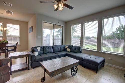 Affordable 3-Bedroom Townhouse With Backyard ~ Double Story Pet Friendly! in Rosenberg, USA