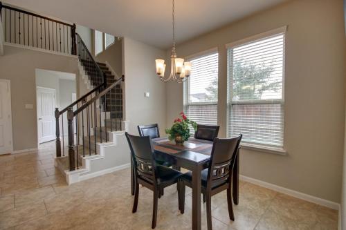 Affordable 3-Bedroom Townhouse With Backyard ~ Double Story Pet Friendly! in Rosenberg, USA