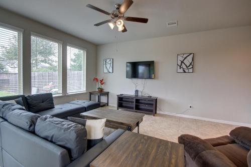 Affordable 3-Bedroom Townhouse With Backyard ~ Double Story Pet Friendly! in Rosenberg, USA