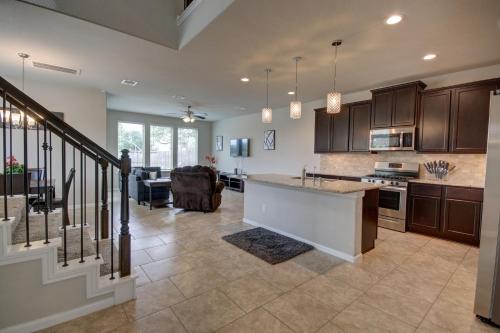 Affordable 3-Bedroom Townhouse With Backyard ~ Double Story Pet Friendly! in Rosenberg, USA