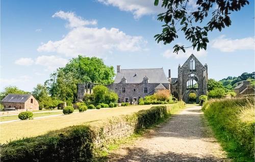 5 Bedroom Cozy Home In Lzardrieux