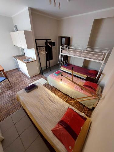 2 twin beds, 1 bunk bed