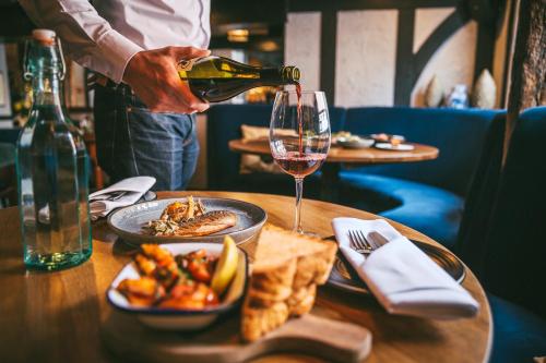 مطعم, Rose & Crown Inn in نوتس فورد