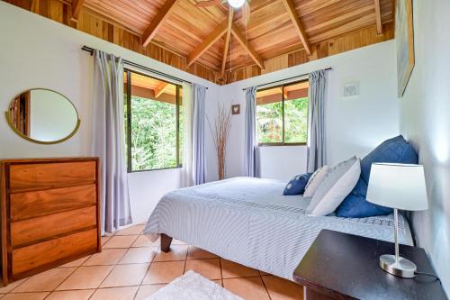 Bromelia House in San Gerardo