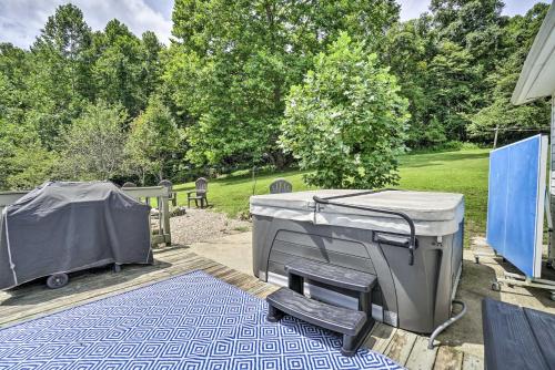 Quiet Rockbridge Cottage about 4 Mi to Hocking Hills! in Rockbridge, USA