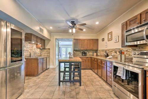 Quiet Rockbridge Cottage about 4 Mi to Hocking Hills! in Rockbridge, USA