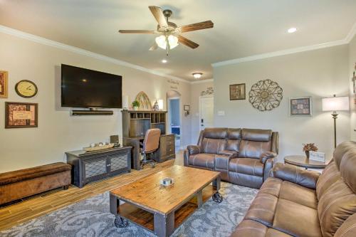 . Charming Family Home about 25 Mi to Lake Tawakoni
