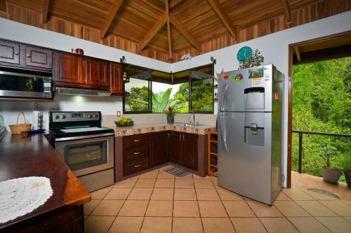 virtuve, Bromelia House in San Gerardo