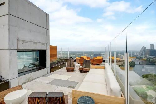 Upscale Rainey St Condo Homes - Peloton, gym, rooftop pool, wifi included in Austin, USA
