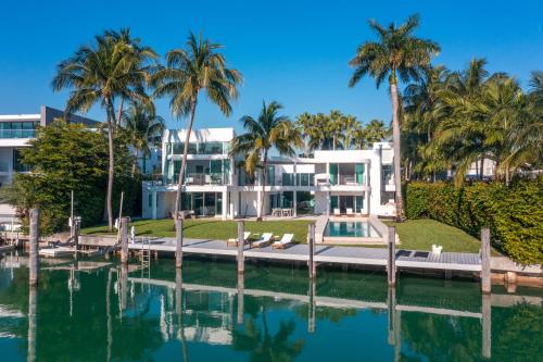 Exquisite Waterfront Villa in Key Biscayne in Key Biscayne (FL)
