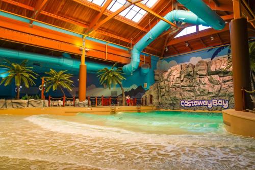 水上樂園, Castaway Bay by Cedar Point Resorts in 桑達斯基市中心
