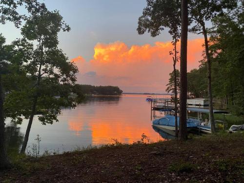 Lake Murray Luxury Lakefront Apartment - Next to Marina and Boat Ramp - Lake Murray Shores