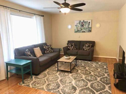 *Welcoming Cary Townhome*King Bed*Long Term Stays* in Cary, USA