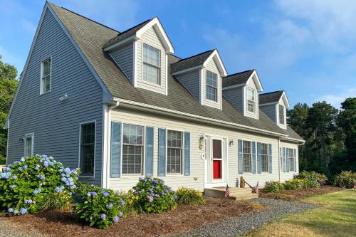 Cape Cod Home with Fire Pit and Grills - Near Beaches! - image 6