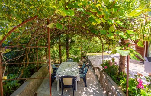 2 Bedroom Lovely Apartment In Omisalj - Location saisonnière - Omišalj