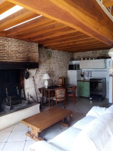 LA Vinee Gîte max 8 pers, maison familiale (LA Vinee Gite max 8 pers, maison familiale) in Thury