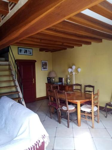 LA Vinee Gîte max 8 pers, maison familiale (LA Vinee Gite max 8 pers, maison familiale) in Thury