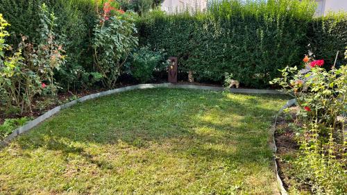 Garden, Apartment centrally located in the Rhine-Main area in Riedstadt
