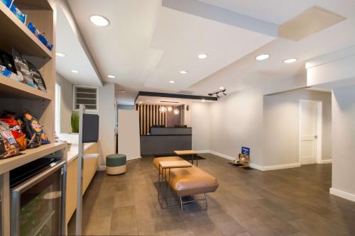 ล็อบบี้, โซเนสตา ซิมพลี สวีท ฟอลส์ เชิร์ช (Sonesta Simply Suites Falls Church) in ฟอลส์ เชิร์ช (VA)