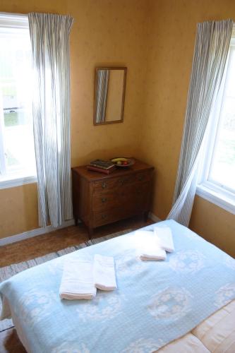 2 bedrooms, 3 beds