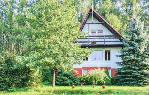 Nice Home In Suleczyno With 3 Bedrooms, Sauna And Outdoor Swimming Pool