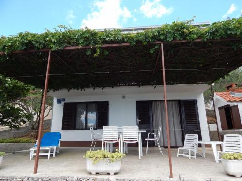  Apartments by the sea Okrug Donji, Ciovo - 17078 in Okrug Donji