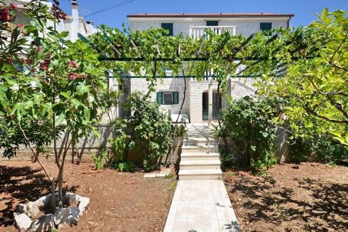  Apartments by the sea Sumartin, Brac - 17090 in Sumartin