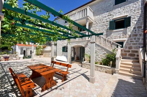  Apartments by the sea Sumartin, Brac - 17090 in Sumartin