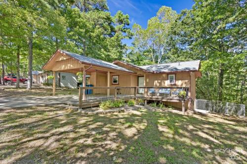 Wooded Quiet Cottage Very close to the Back 40