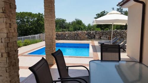 Holiday house with a swimming pool Vrh, Krk - 17073
