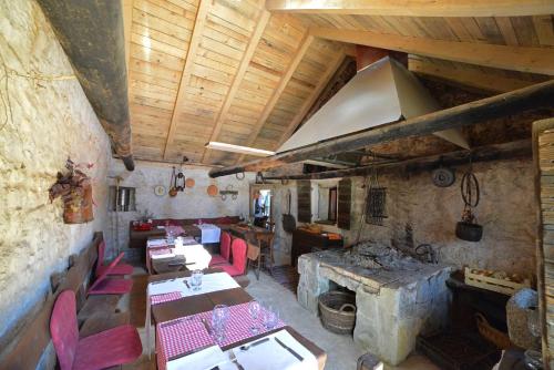 Létesítmények, Family friendly house with a swimming pool Bogatic, Krka - 17168 in Split – Szupetar