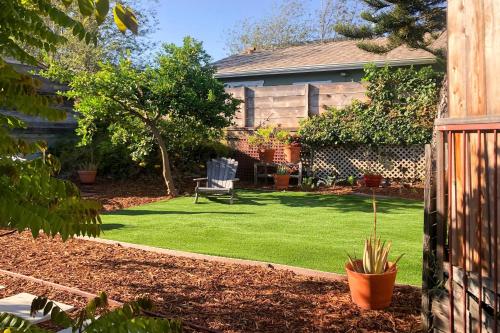 The Exquisite Venice Beach Bungalow with Garden