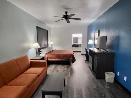 Super 8 By Wyndham Forney/East Dallas