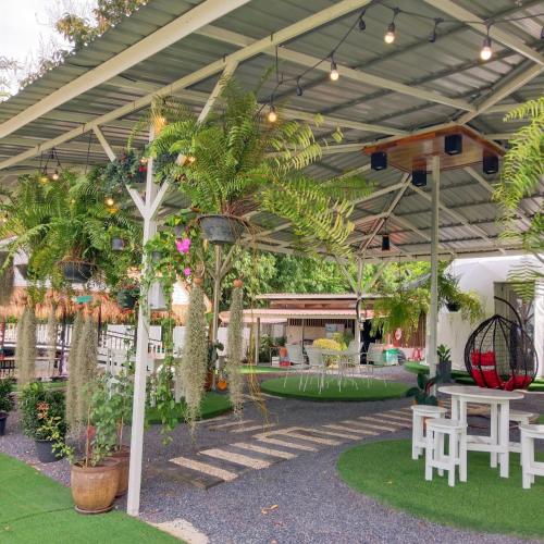 Restaurant, Evie Mae Camp in Saraburi