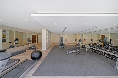 Cozy one bedroom apartment with Burj-Khalifa view - image 11