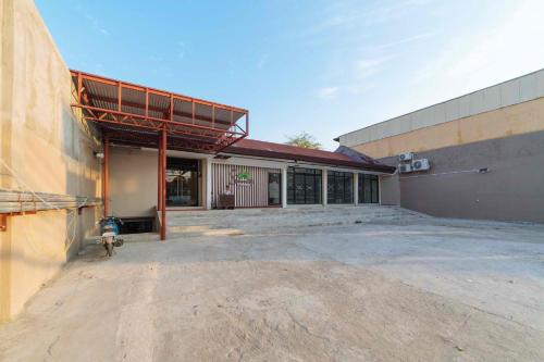 RedDoorz at Traveler's Inn Bajada Davao RedDoorz at Traveler's Inn Bajada Davao